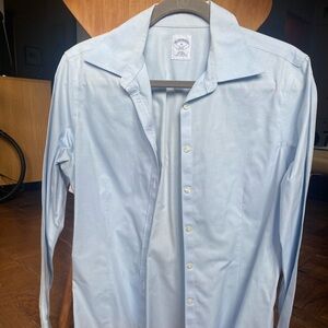 Brooks Brothers women’s machine wash/dry no iron White shirt 97%/3%Lycra.